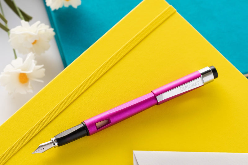 Diplomat Magnum Fountain Pen - Hot Pink