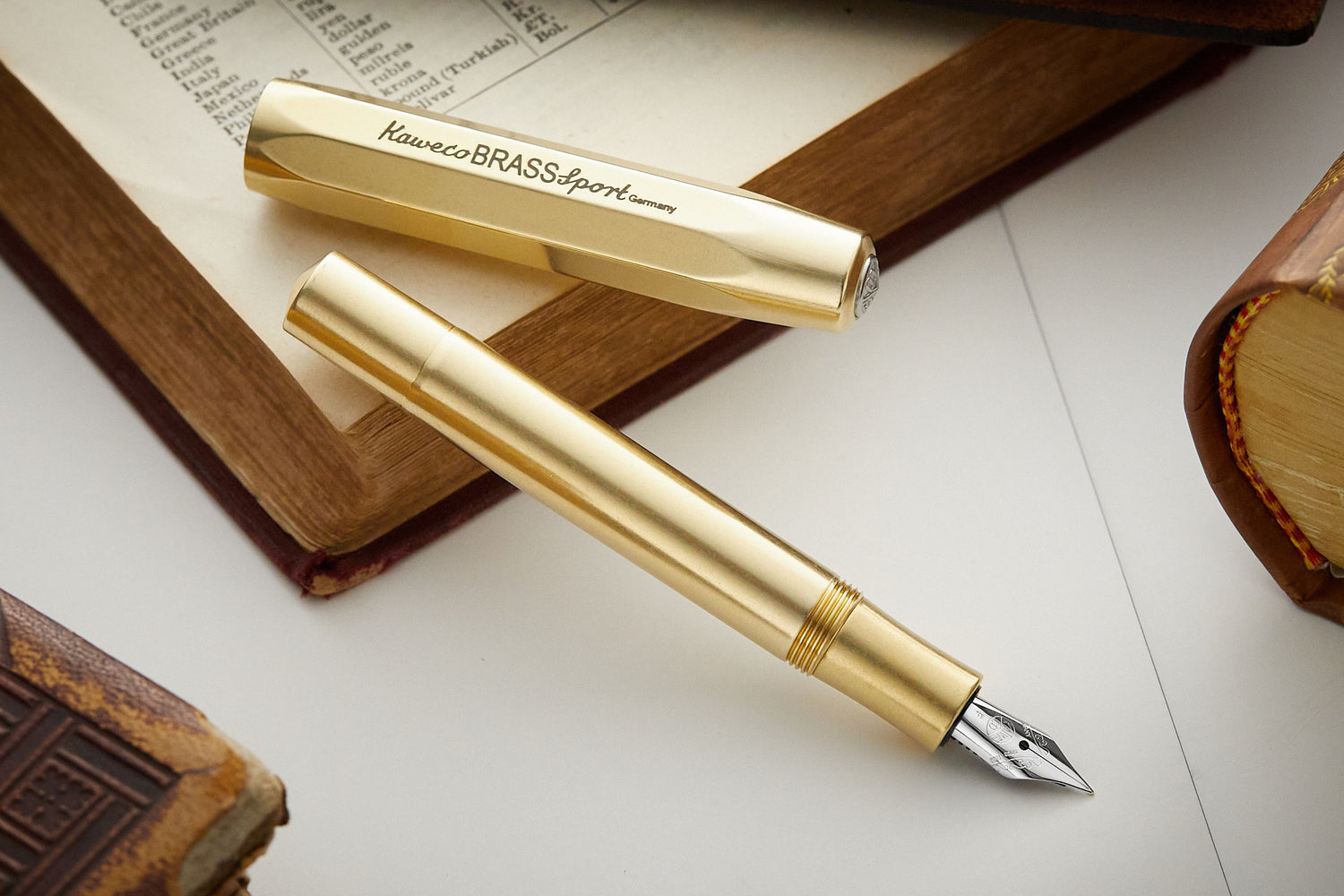 Kaweco BRASS SPORT Fountain Pen I Exclusive Brass Fountain Pen for Ink  Cartridges Including Retro Metal Box I Fountain Pen 13 cm I Nib: F (Fine) :  Kaweco: : Office Products