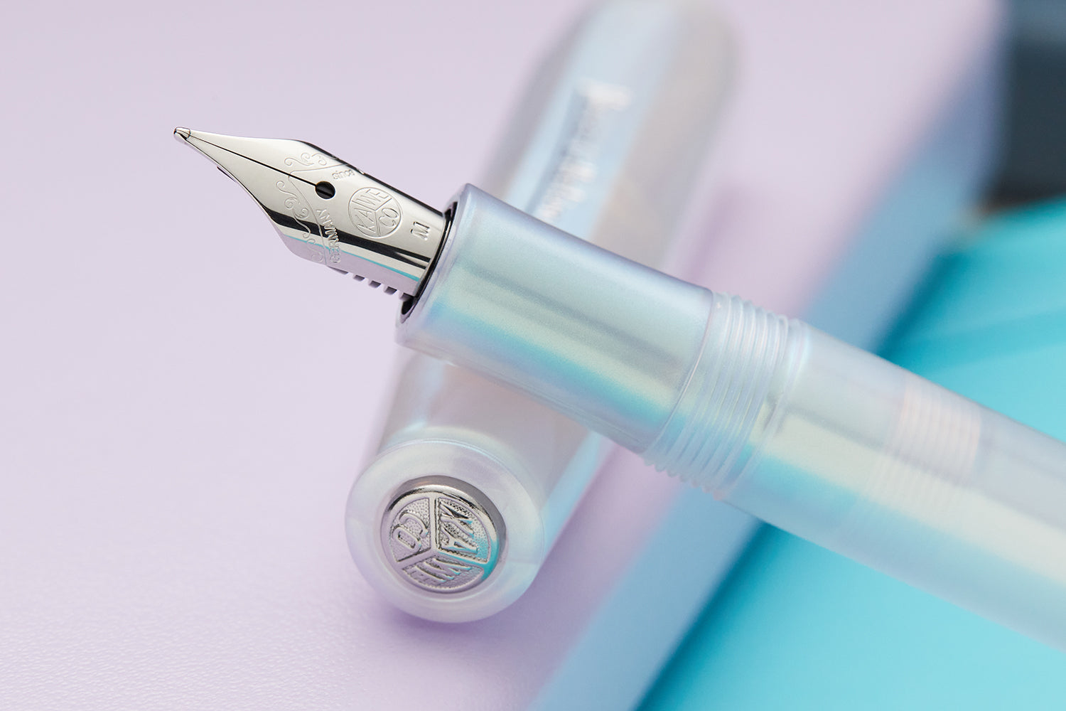 Kaweco COLLECTION Iridescent Pearl I Premium penna stilografica per  cartucce d'inchiostro con pennino in acciaio di alta qualità penna stilografica  Kaweco Sport 13 cm larghezza penna BB (extra larga) : : Cancelleria